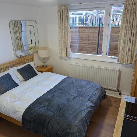 Beautiful Independent Apartment In London Uk Zewnętrze zdjęcie