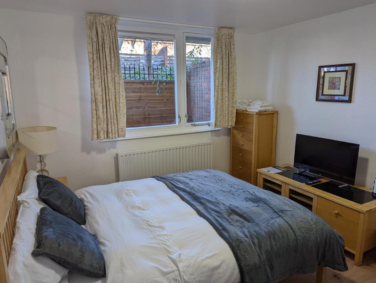 Beautiful Independent Apartment In London Uk Zewnętrze zdjęcie